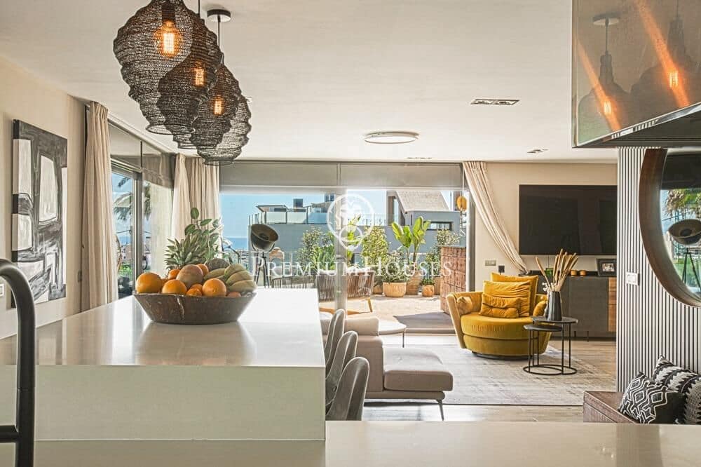 6 bedroom Villa for sale in Sitges with pool garage - € 1,750,000 (Ref: 9496408)