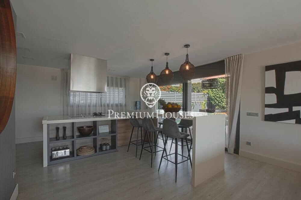 6 bedroom Villa for sale in Sitges with pool garage - € 1,750,000 (Ref: 9496408)