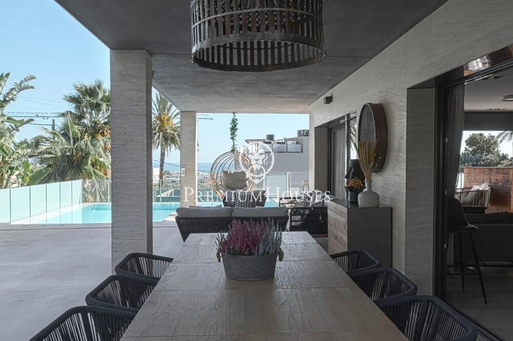 6 bedroom Villa for sale in Sitges with pool garage - € 1,750,000 (Ref: 9496408)