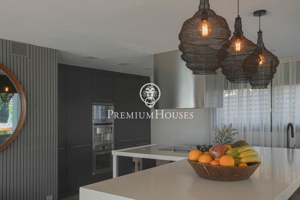 6 bedroom Villa for sale in Sitges with pool garage - € 1,750,000 (Ref: 9496408)