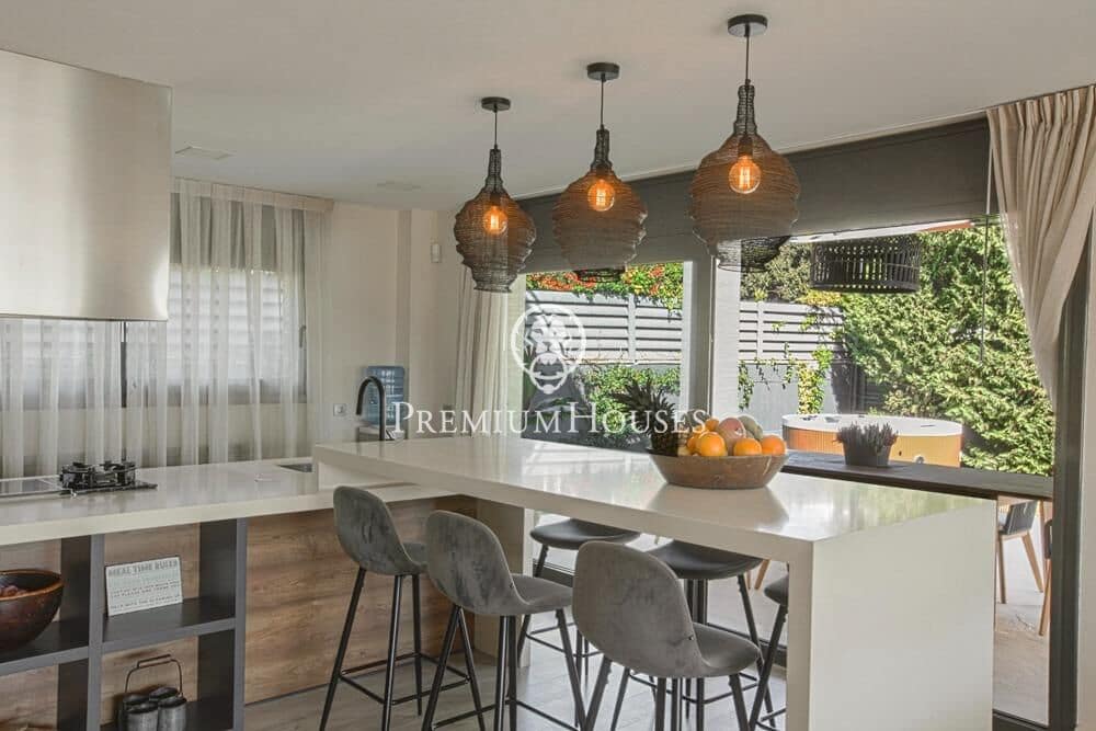 6 bedroom Villa for sale in Sitges with pool garage - € 1,750,000 (Ref: 9496408)