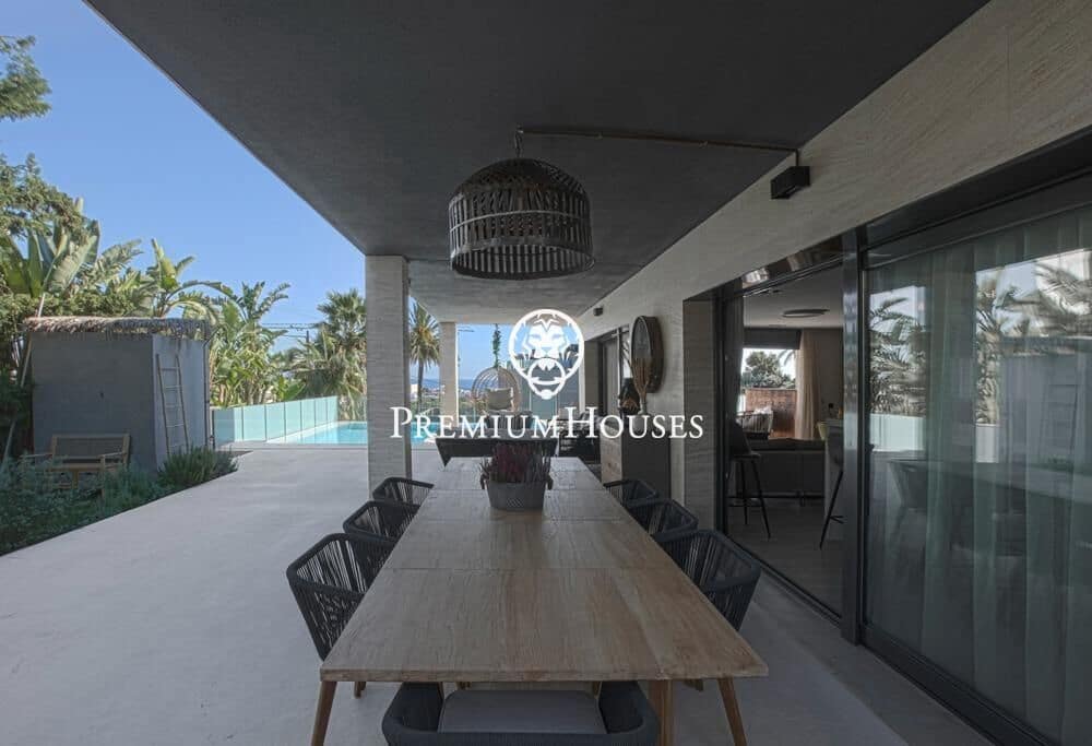 6 bedroom Villa for sale in Sitges with pool garage - € 1,750,000 (Ref: 9496408)