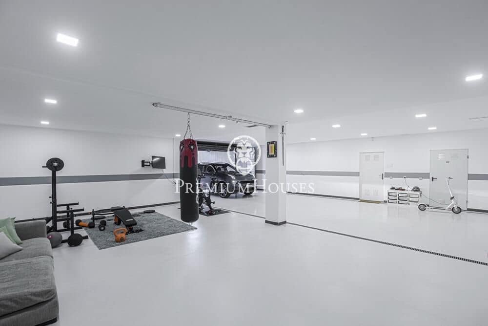 6 bedroom Villa for sale in Sitges with pool garage - € 1,750,000 (Ref: 9496408)