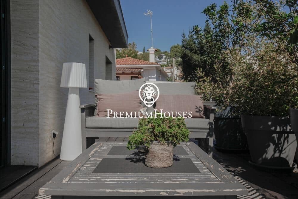 6 bedroom Villa for sale in Sitges with pool garage - € 1,750,000 (Ref: 9496408)