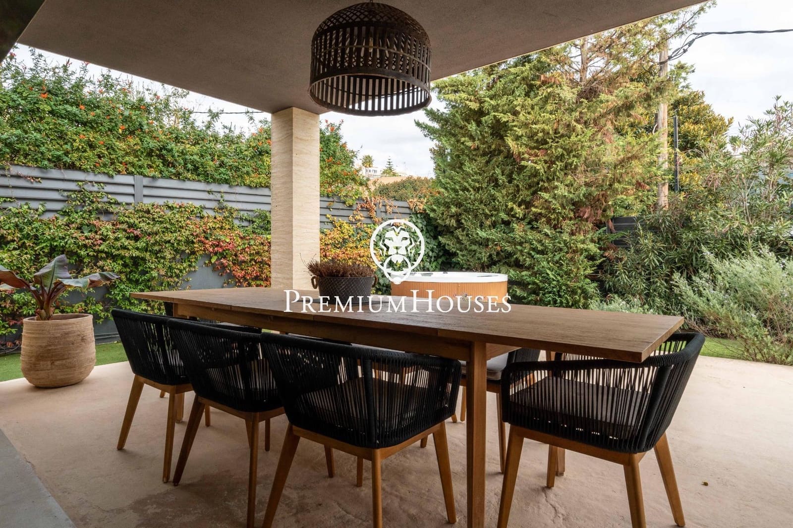 6 bedroom Villa for sale in Sitges with pool garage - € 1,750,000 (Ref: 9496408)