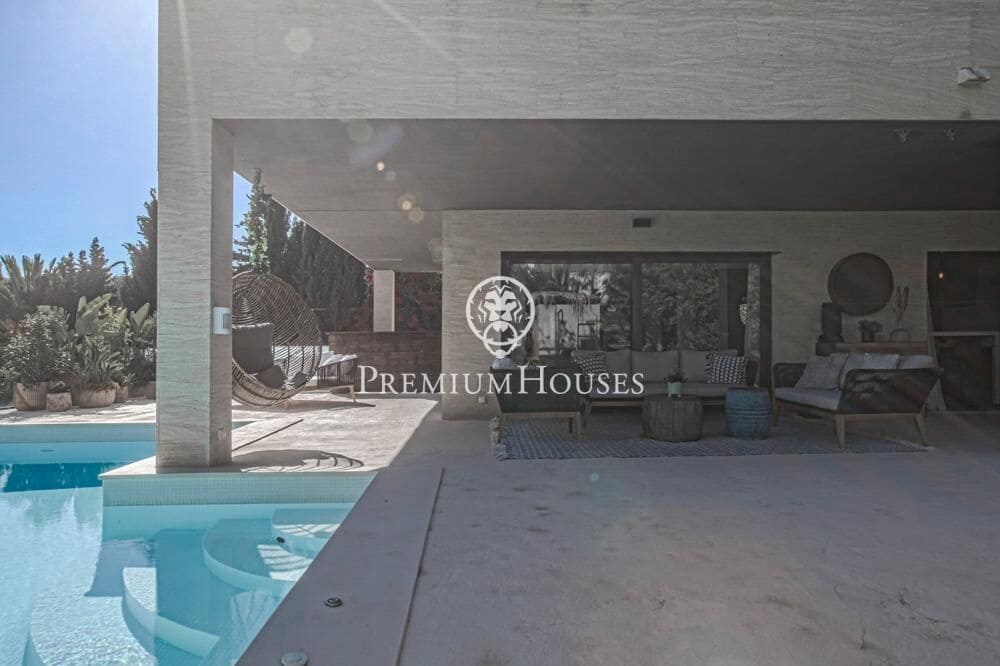 6 bedroom Villa for sale in Sitges with pool garage - € 1,750,000 (Ref: 9496408)