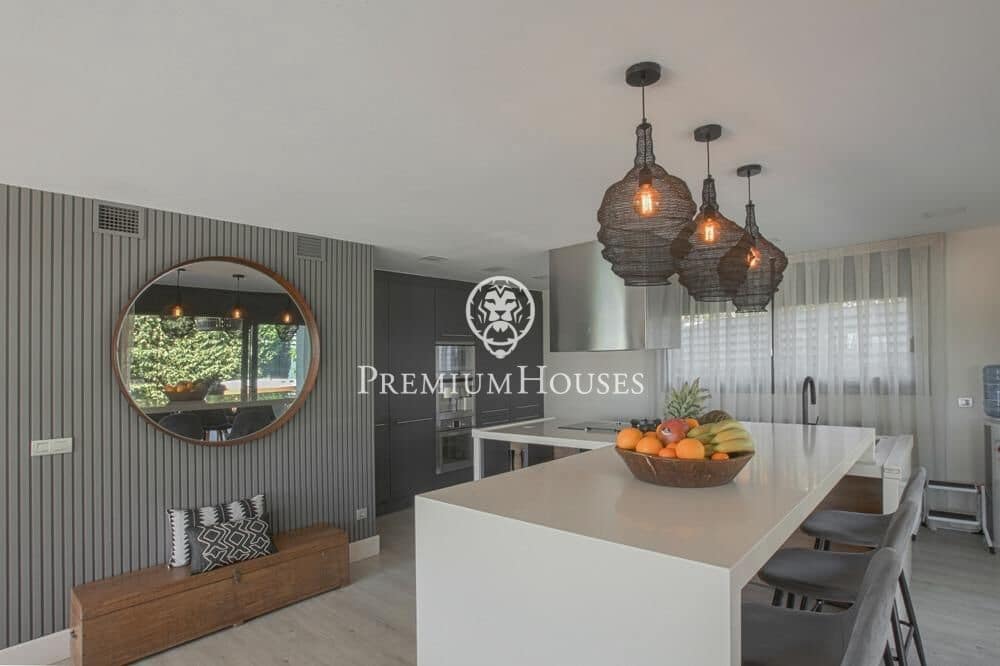 6 bedroom Villa for sale in Sitges with pool garage - € 1,750,000 (Ref: 9496408)