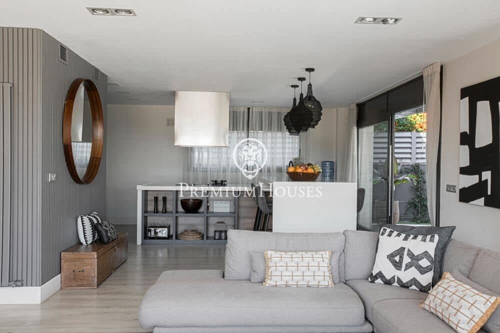 6 bedroom Villa for sale in Sitges with pool garage - € 1,750,000 (Ref: 9496408)