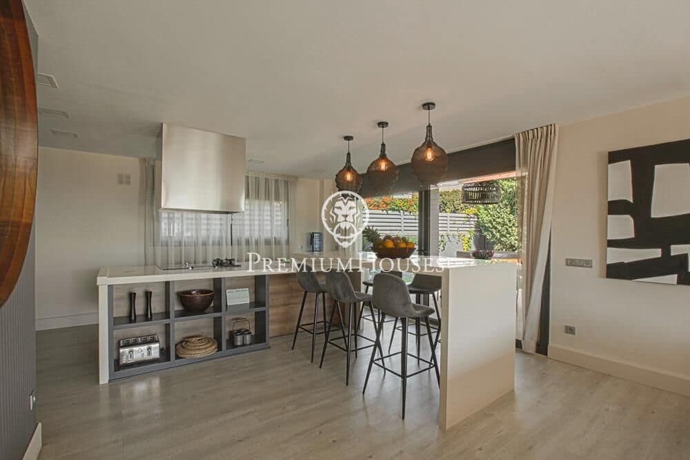 6 bedroom Villa for sale in Sitges with pool garage - € 1,750,000 (Ref: 9496408)