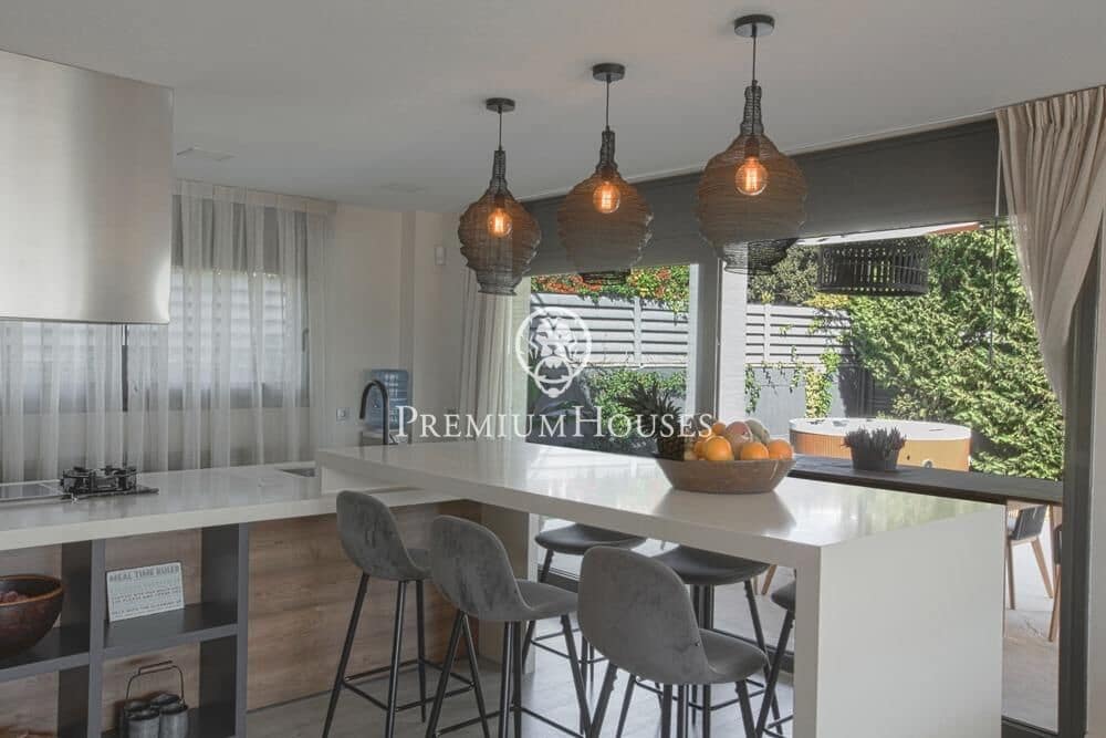 6 bedroom Villa for sale in Sitges with pool garage - € 1,750,000 (Ref: 9496408)