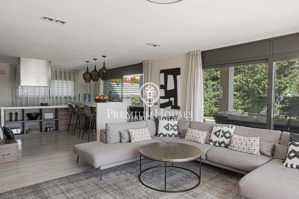 6 bedroom Villa for sale in Sitges with pool garage - € 1,750,000 (Ref: 9496408)