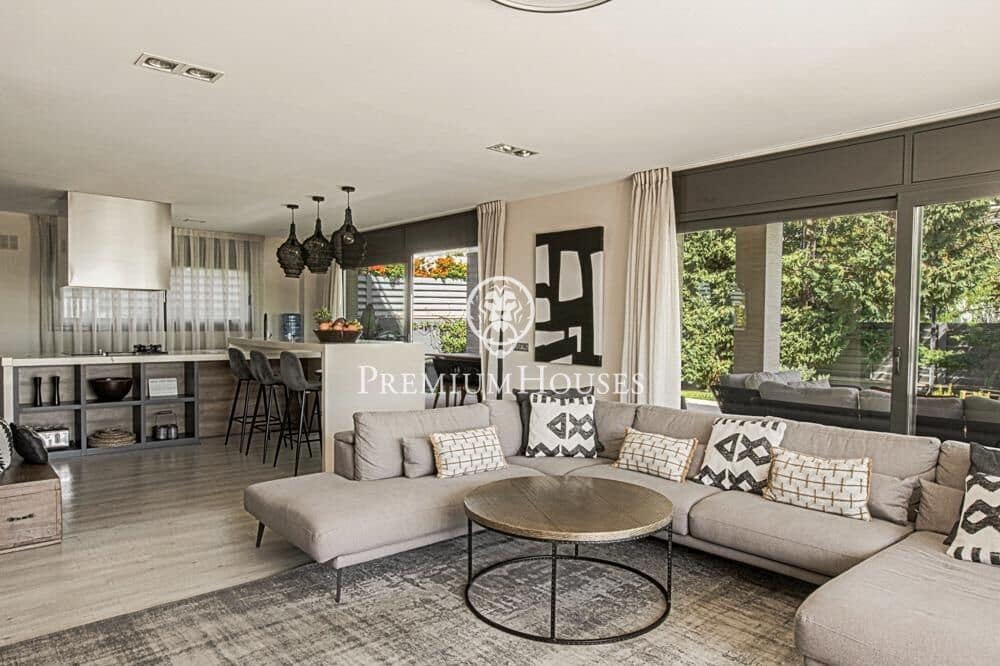 6 bedroom Villa for sale in Sitges with pool garage - € 1,750,000 (Ref: 9496408)