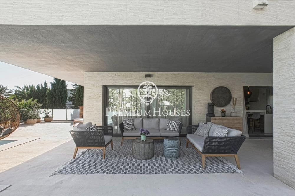 6 bedroom Villa for sale in Sitges with pool garage - € 1,750,000 (Ref: 9496408)