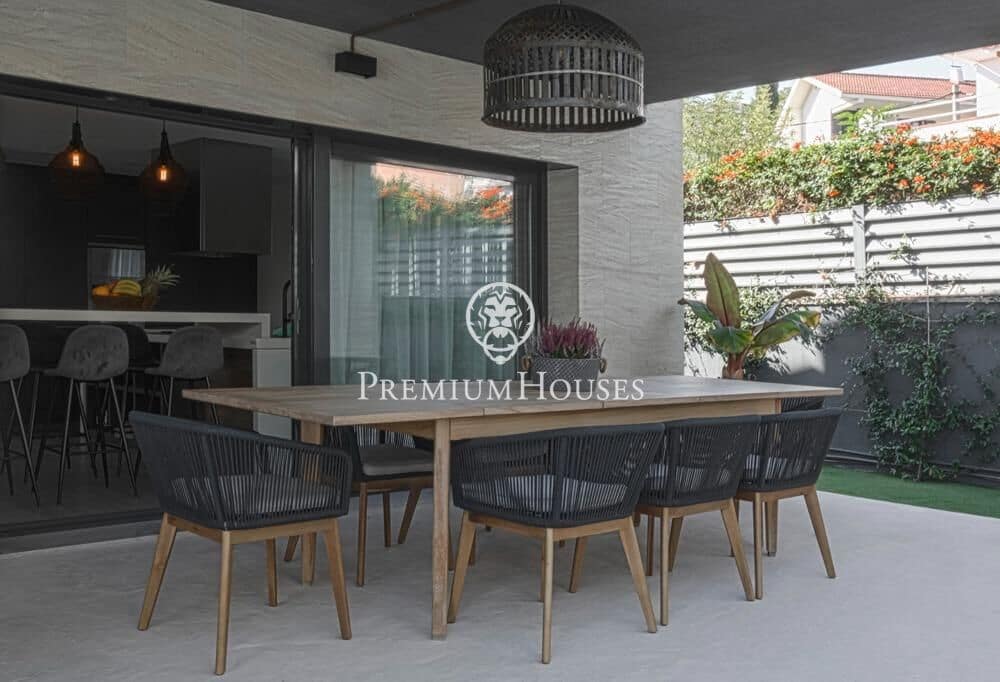 6 bedroom Villa for sale in Sitges with pool garage - € 1,750,000 (Ref: 9496408)