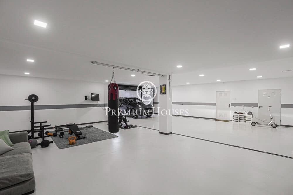 6 bedroom Villa for sale in Sitges with pool garage - € 1,750,000 (Ref: 9496408)