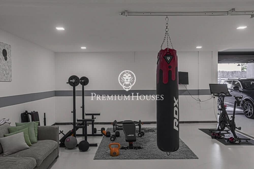 6 bedroom Villa for sale in Sitges with pool garage - € 1,750,000 (Ref: 9496408)