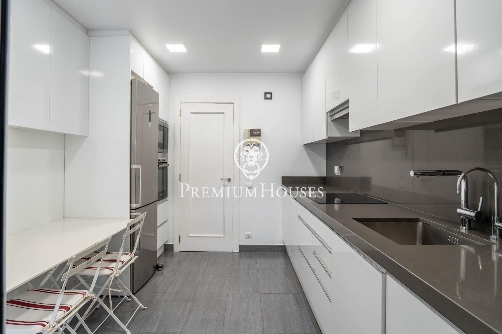 4 bedroom Beach Apartment for sale in Sitges with pool - € 1,490,000 (Ref: 9496409)