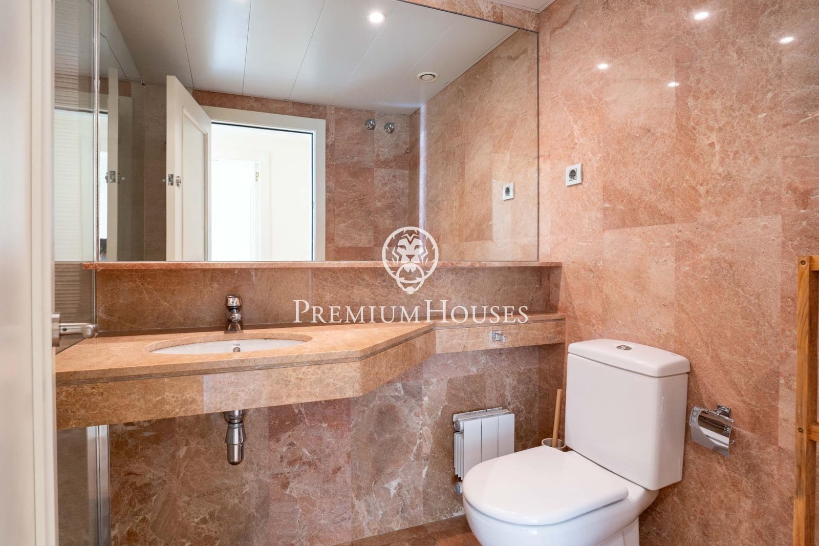 4 bedroom Beach Apartment for sale in Sitges with pool - € 1,490,000 (Ref: 9496409)