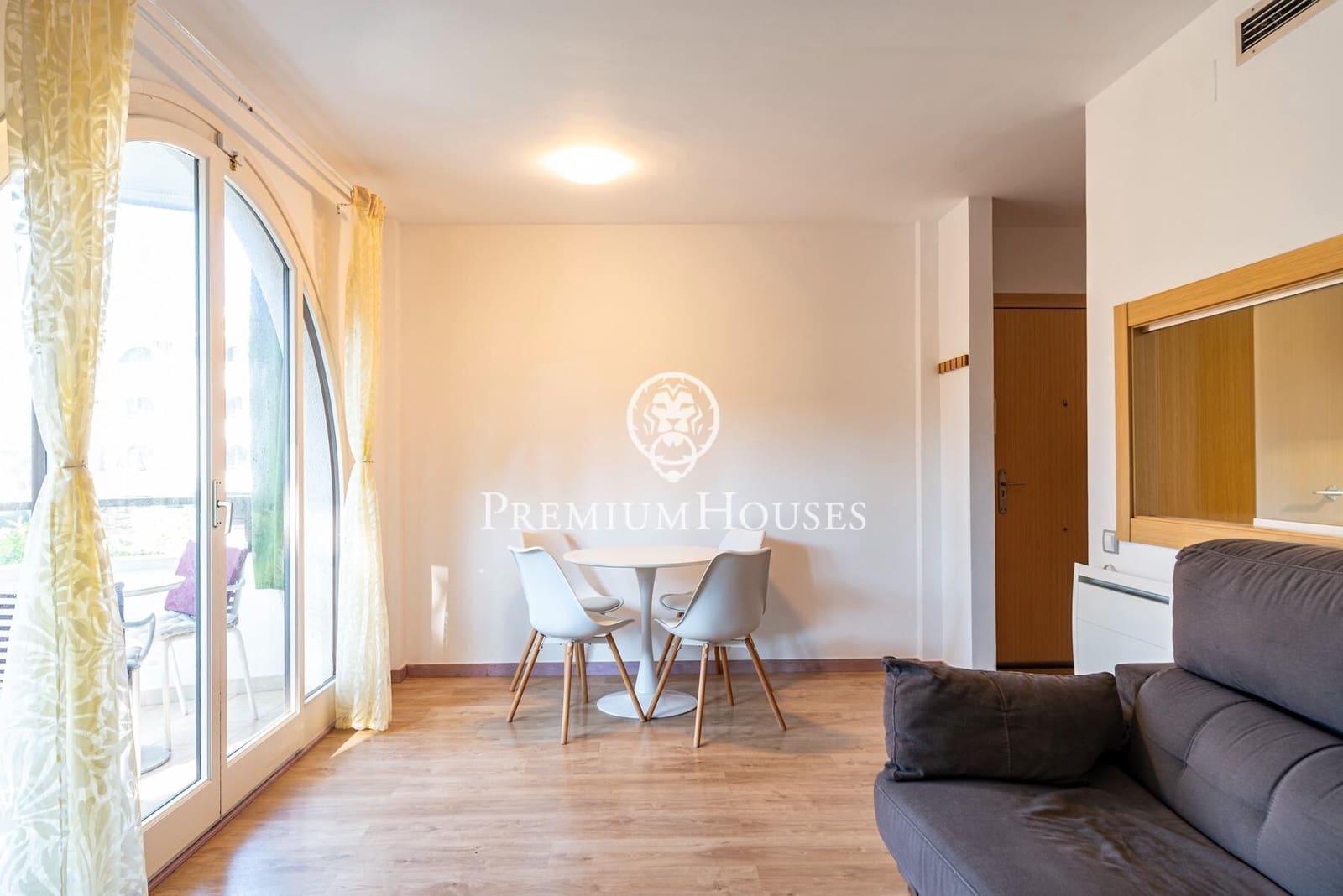 2 makuuhuone Asunto myytävänä paikassa Gava mukana uima-altaan - 320 000 € (Ref: 9519223)