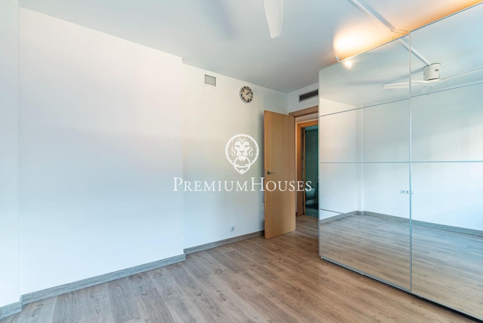 2 makuuhuone Asunto myytävänä paikassa Gava mukana uima-altaan - 320 000 € (Ref: 9519223)