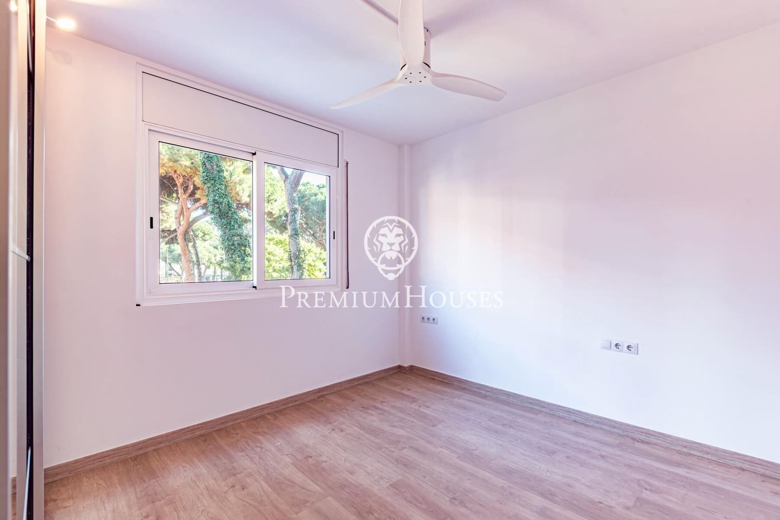 2 makuuhuone Asunto myytävänä paikassa Gava mukana uima-altaan - 320 000 € (Ref: 9519223)