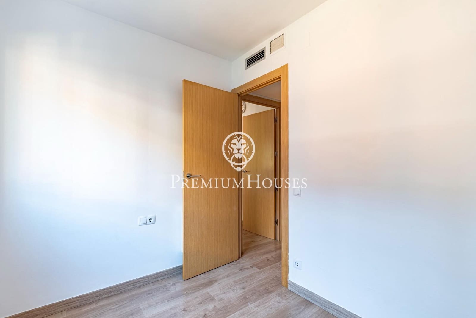 2 makuuhuone Asunto myytävänä paikassa Gava mukana uima-altaan - 320 000 € (Ref: 9519223)