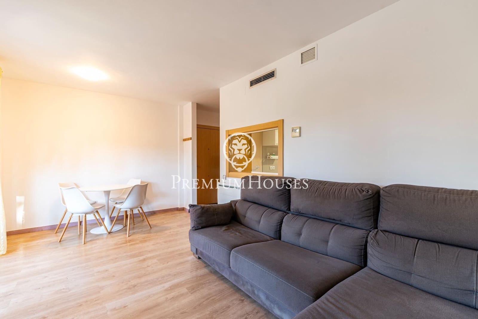 2 makuuhuone Asunto myytävänä paikassa Gava mukana uima-altaan - 320 000 € (Ref: 9519223)