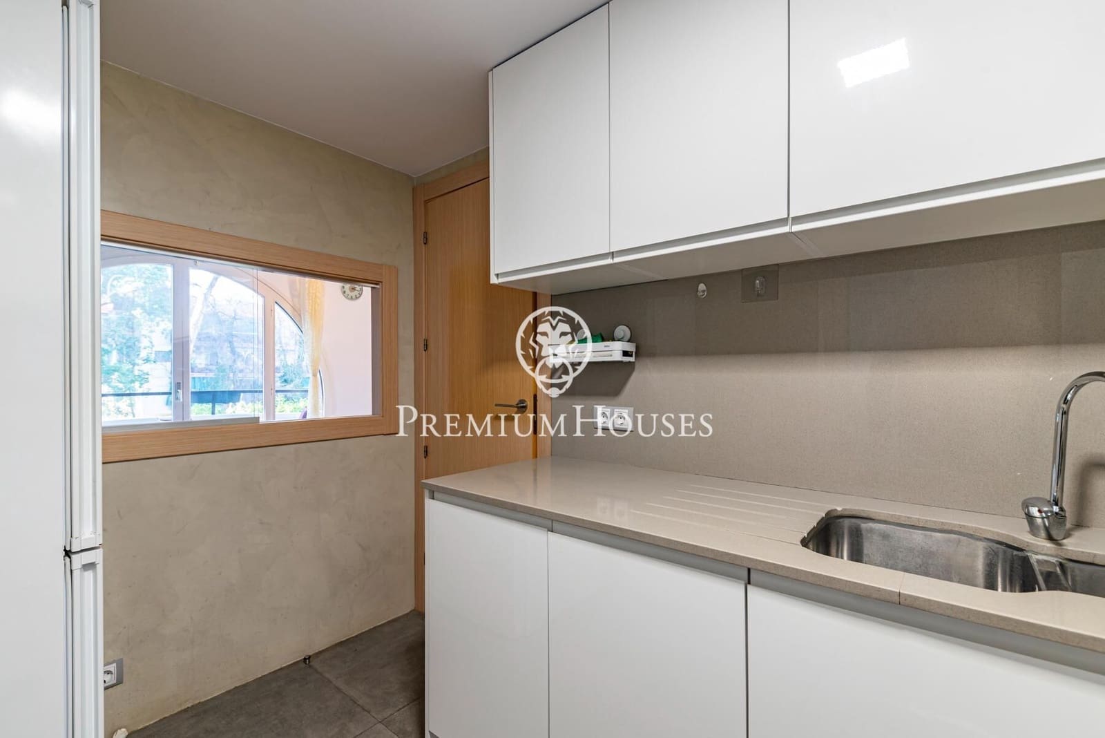 2 makuuhuone Asunto myytävänä paikassa Gava mukana uima-altaan - 320 000 € (Ref: 9519223)