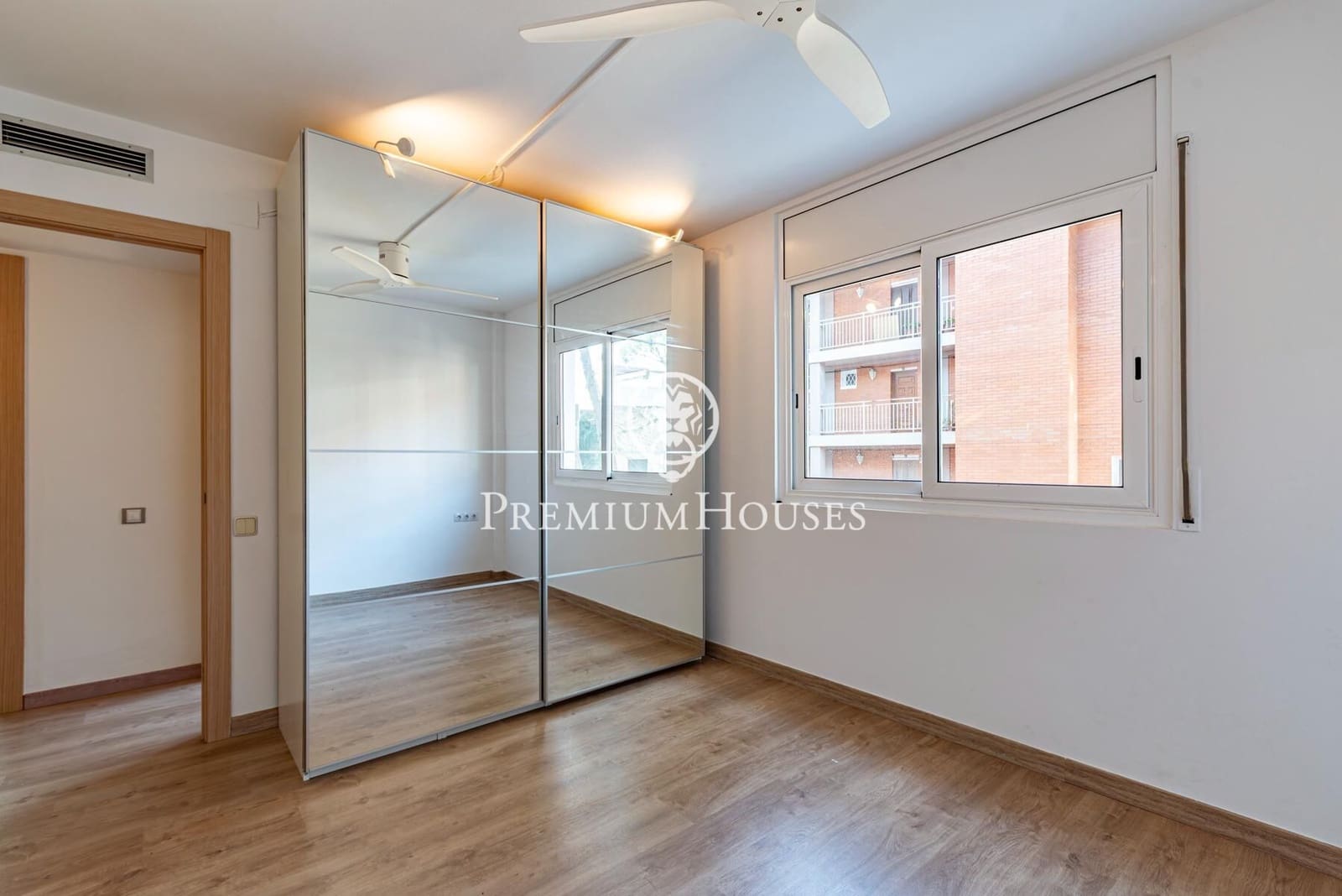 2 makuuhuone Asunto myytävänä paikassa Gava mukana uima-altaan - 320 000 € (Ref: 9519223)