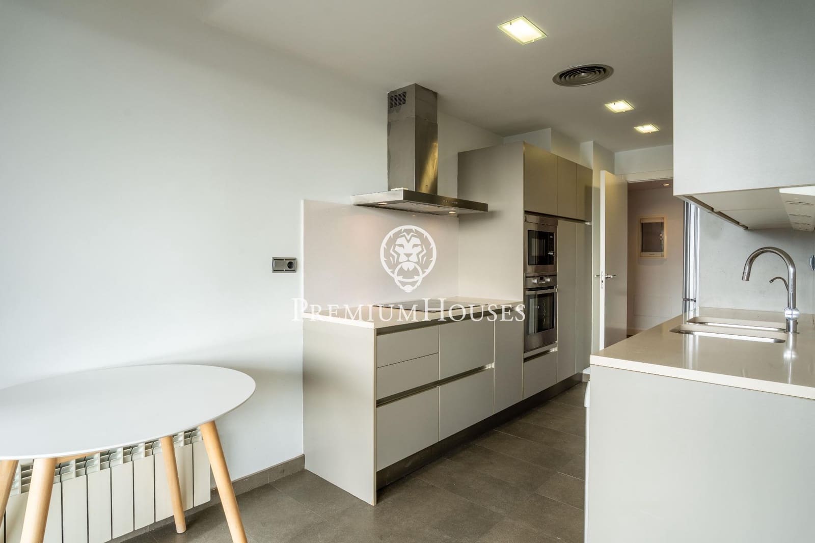 3 bedroom Apartment for rent in Sitges with pool - € 2,500 (Ref: 9524512)