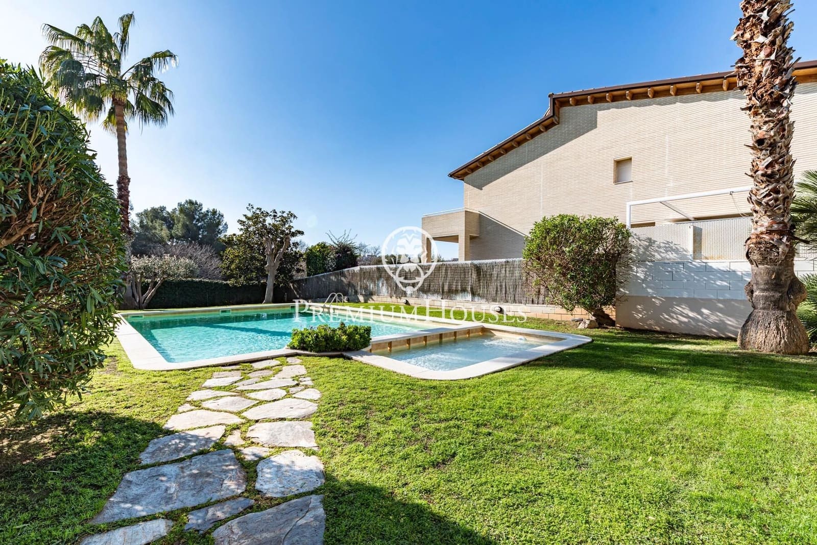 4 slaapkamer Rijtjeshuis te koop in Sitges met zwembad garage - € 1.350.000 (Ref: 9524513)