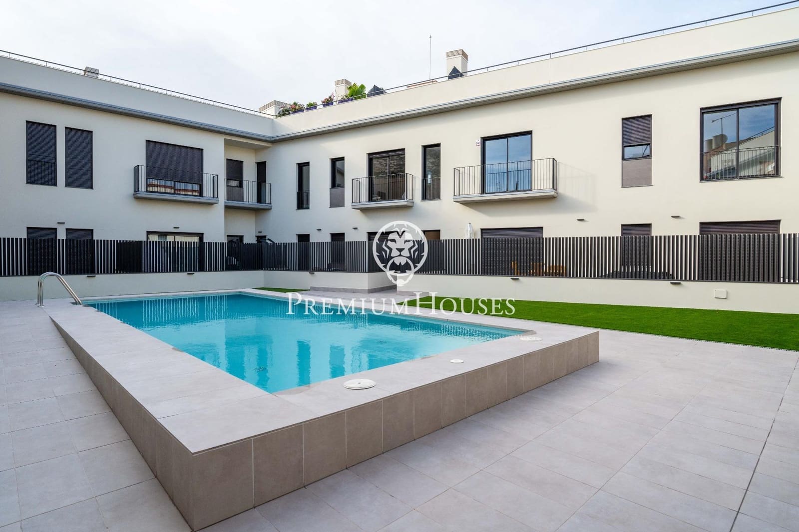 4 bedroom Penthouse for sale in Vilanova i la Geltru with pool - € 840,000 (Ref: 9536101)