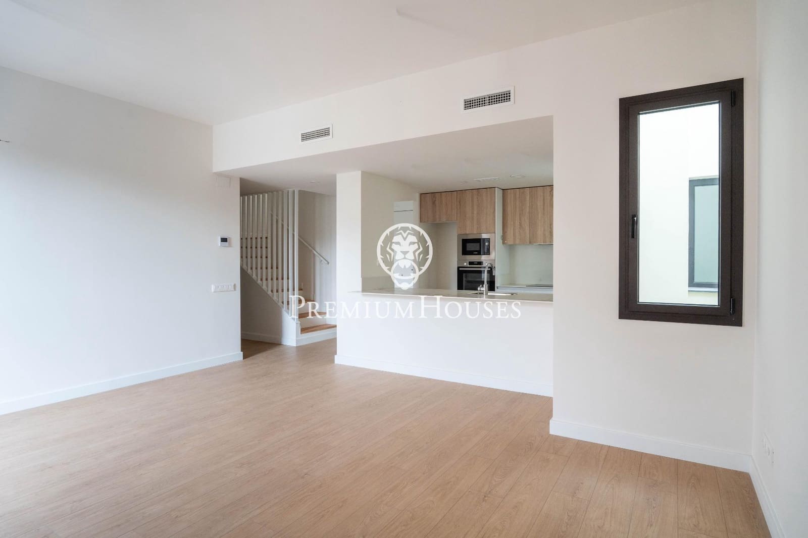 4 bedroom Penthouse for sale in Vilanova i la Geltru with pool - € 840,000 (Ref: 9536101)