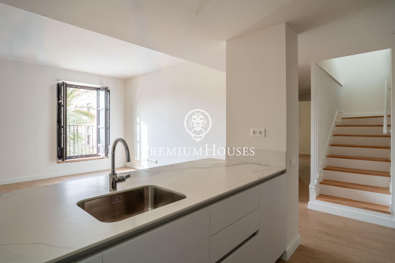 4 bedroom Penthouse for sale in Vilanova i la Geltru with pool - € 840,000 (Ref: 9536101)