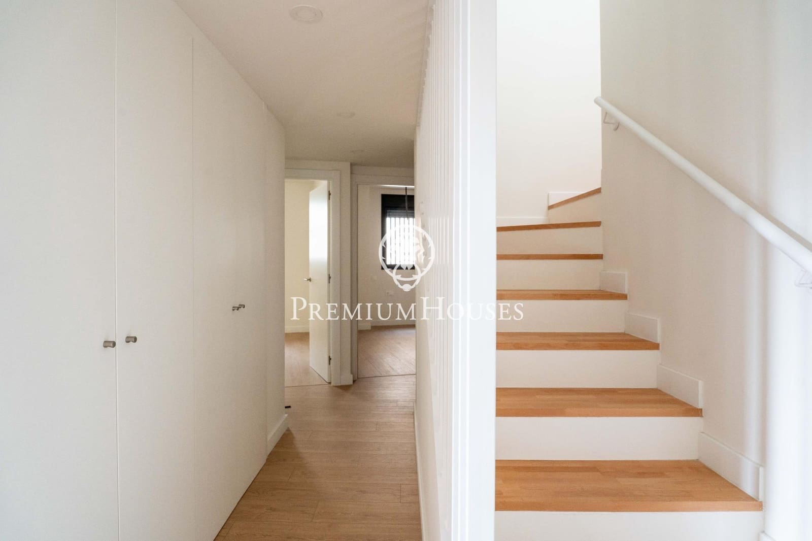 4 bedroom Penthouse for sale in Vilanova i la Geltru with pool - € 840,000 (Ref: 9536101)