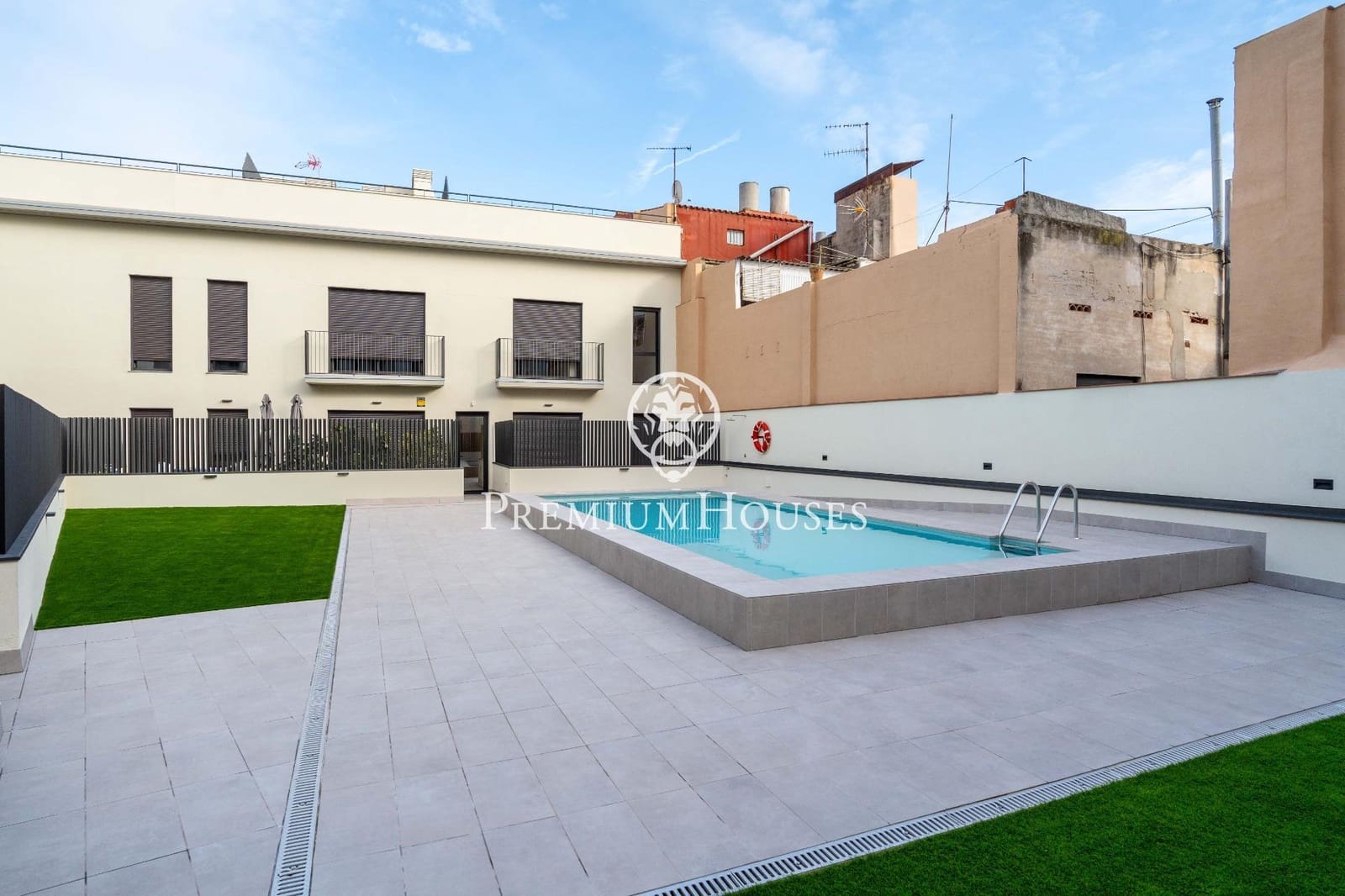 4 bedroom Penthouse for sale in Vilanova i la Geltru with pool - € 840,000 (Ref: 9536101)