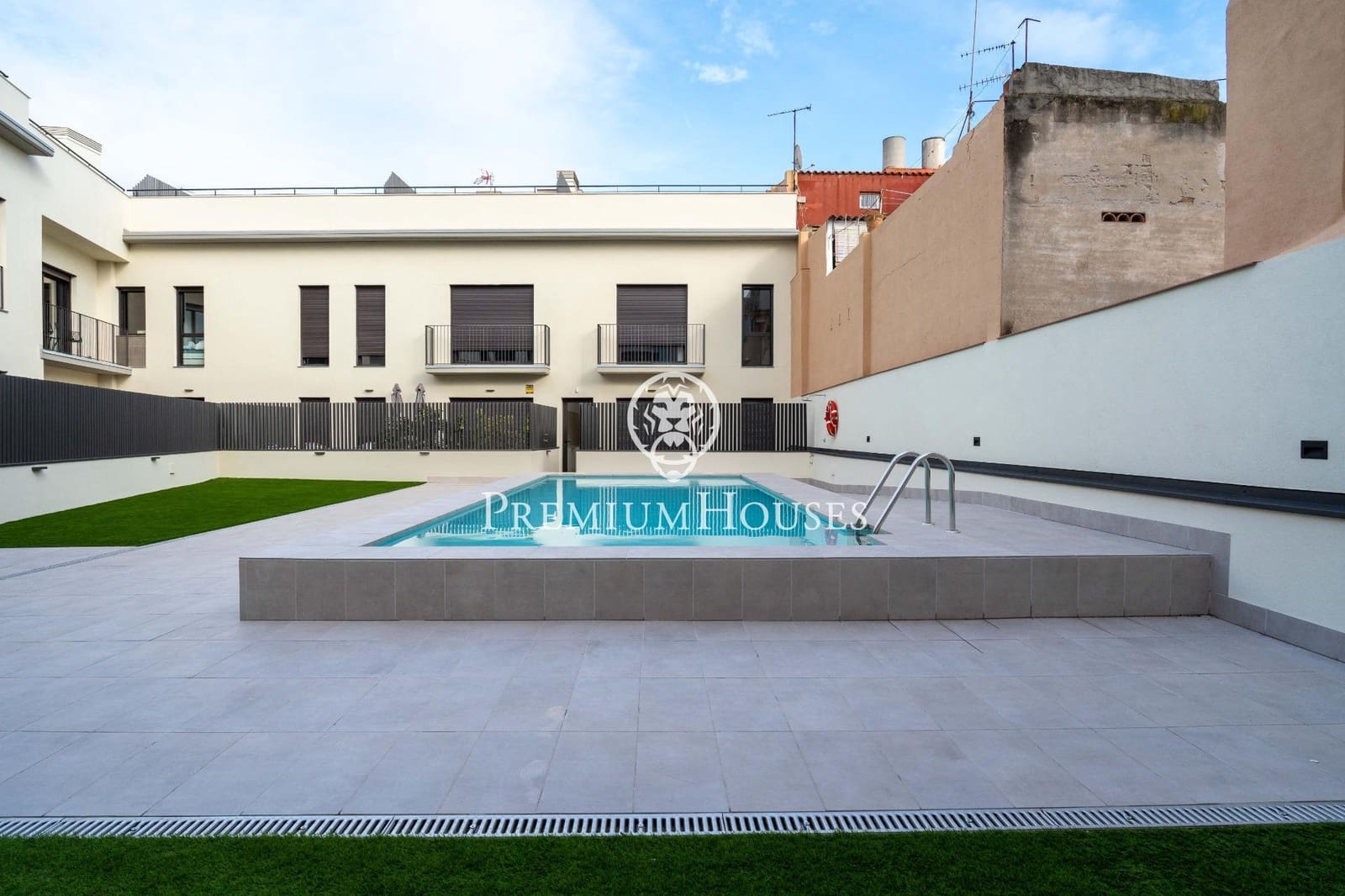 4 bedroom Penthouse for sale in Vilanova i la Geltru with pool - € 840,000 (Ref: 9536101)