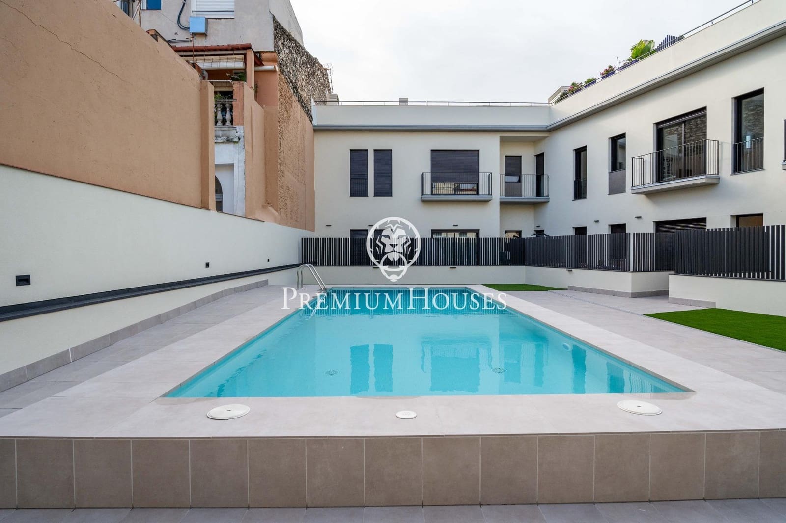 4 bedroom Penthouse for sale in Vilanova i la Geltru with pool - € 840,000 (Ref: 9536101)