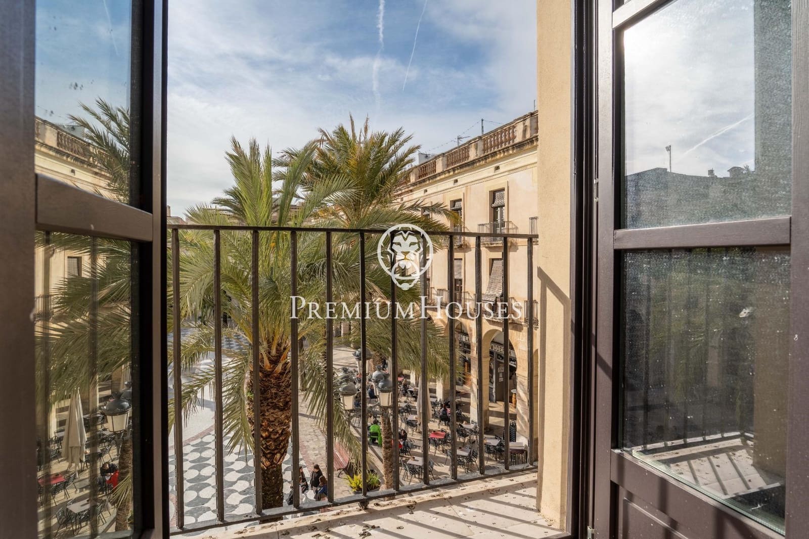 4 bedroom Penthouse for sale in Vilanova i la Geltru with pool - € 840,000 (Ref: 9536101)