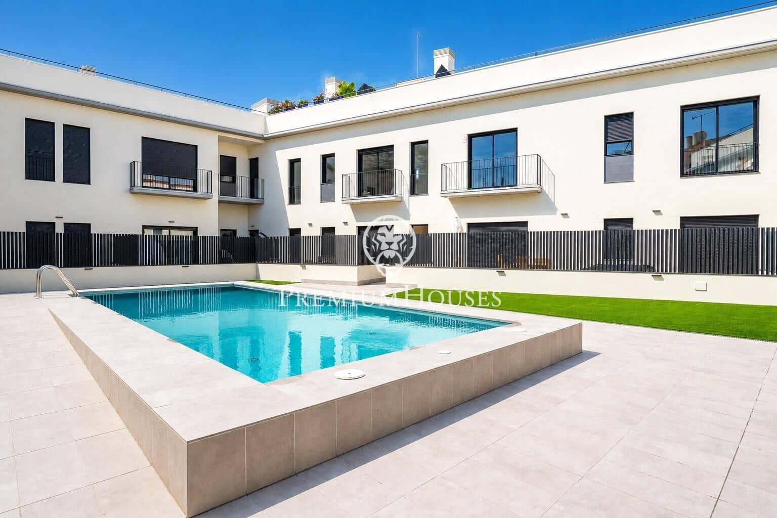 4 bedroom Penthouse for sale in Vilanova i la Geltru with pool - € 795,000 (Ref: 9536101)