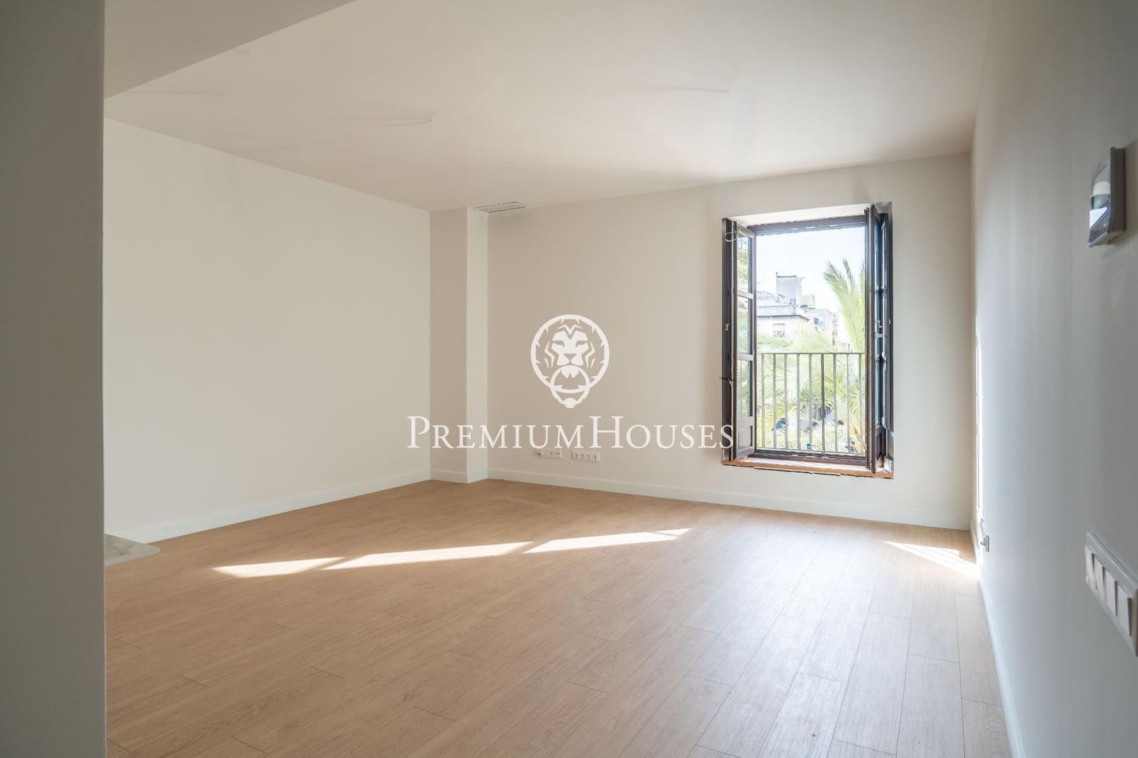 4 bedroom Penthouse for sale in Vilanova i la Geltru with pool - € 795,000 (Ref: 9536101)