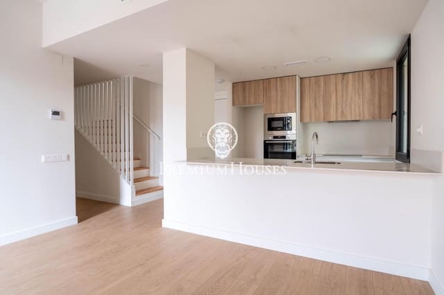4 chambre Penthouse à vendre à Vilanova i la Geltrú avec piscine - 795 000 € (Ref: 9536101)
