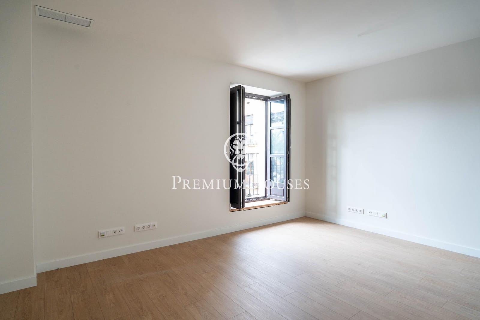 4 bedroom Penthouse for sale in Vilanova i la Geltru with pool - € 795,000 (Ref: 9536101)