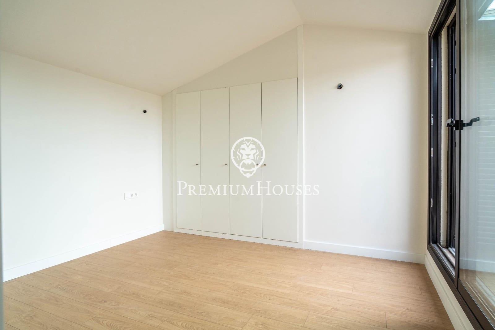 4 bedroom Penthouse for sale in Vilanova i la Geltru with pool - € 795,000 (Ref: 9536101)