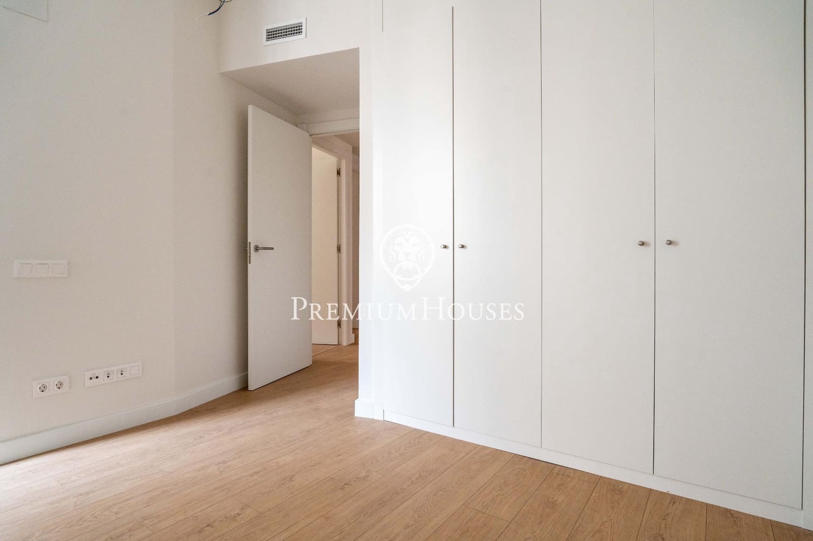 4 bedroom Penthouse for sale in Vilanova i la Geltru with pool - € 795,000 (Ref: 9536101)
