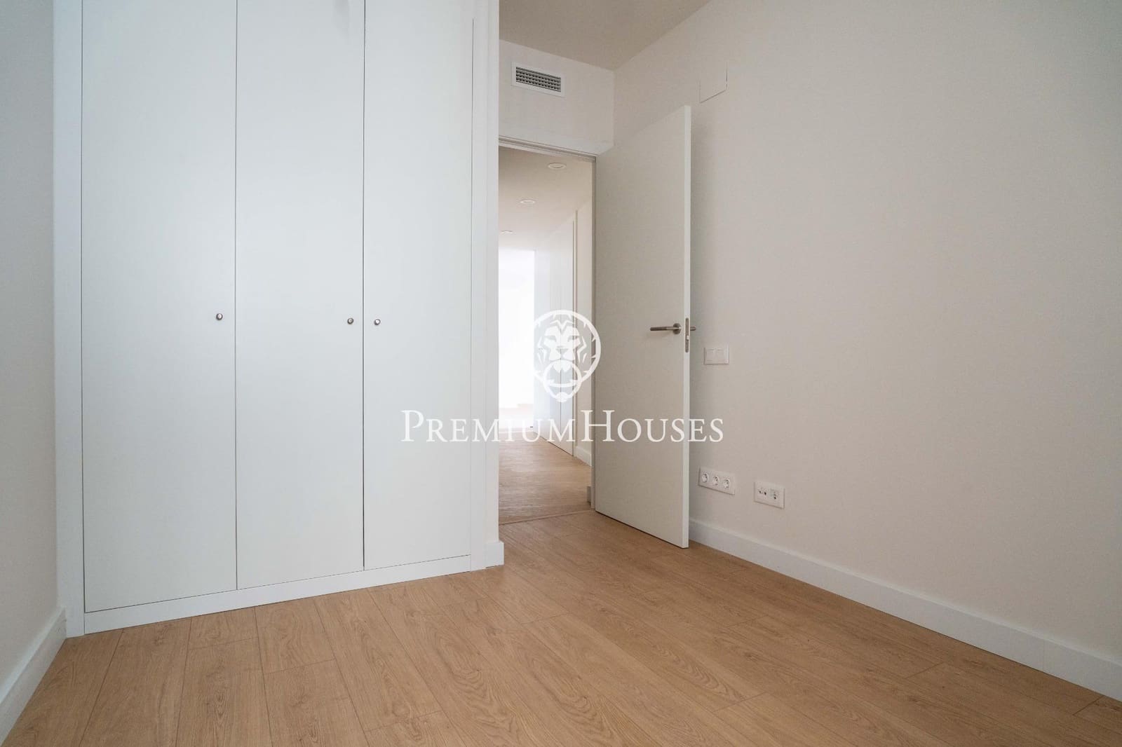4 bedroom Penthouse for sale in Vilanova i la Geltru with pool - € 795,000 (Ref: 9536101)