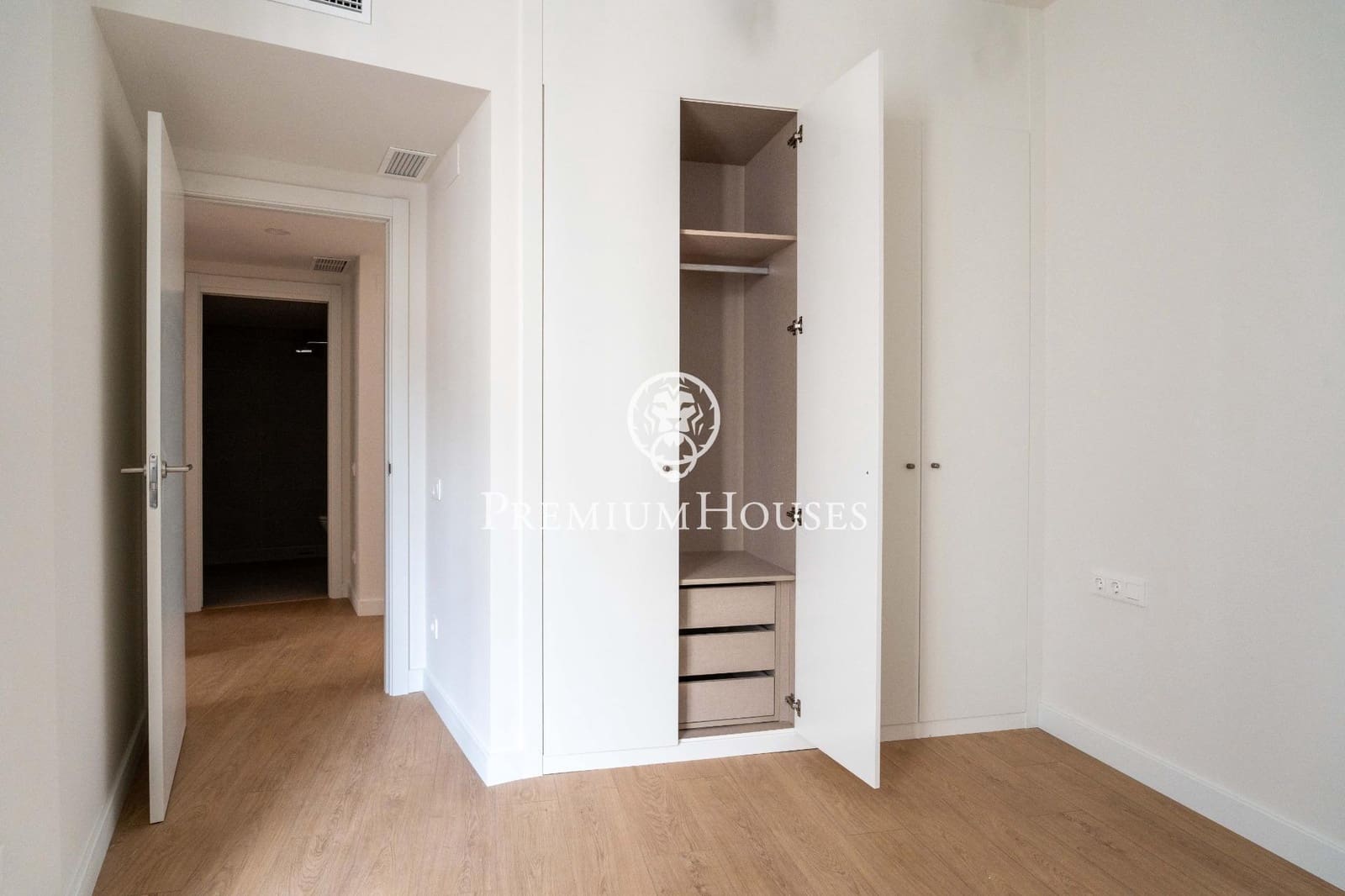 4 bedroom Penthouse for sale in Vilanova i la Geltru with pool - € 795,000 (Ref: 9536101)