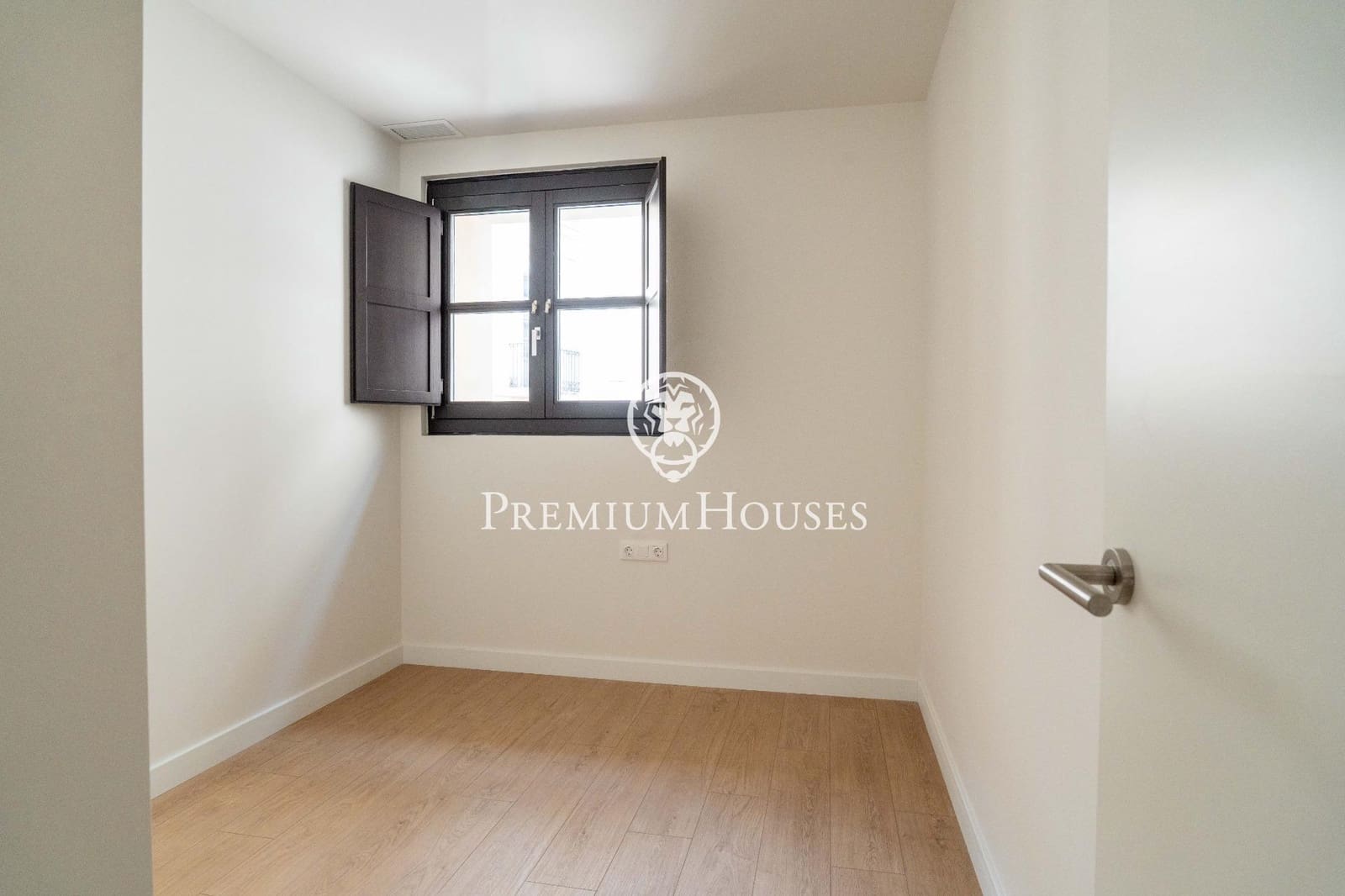 4 bedroom Penthouse for sale in Vilanova i la Geltru with pool - € 795,000 (Ref: 9536101)