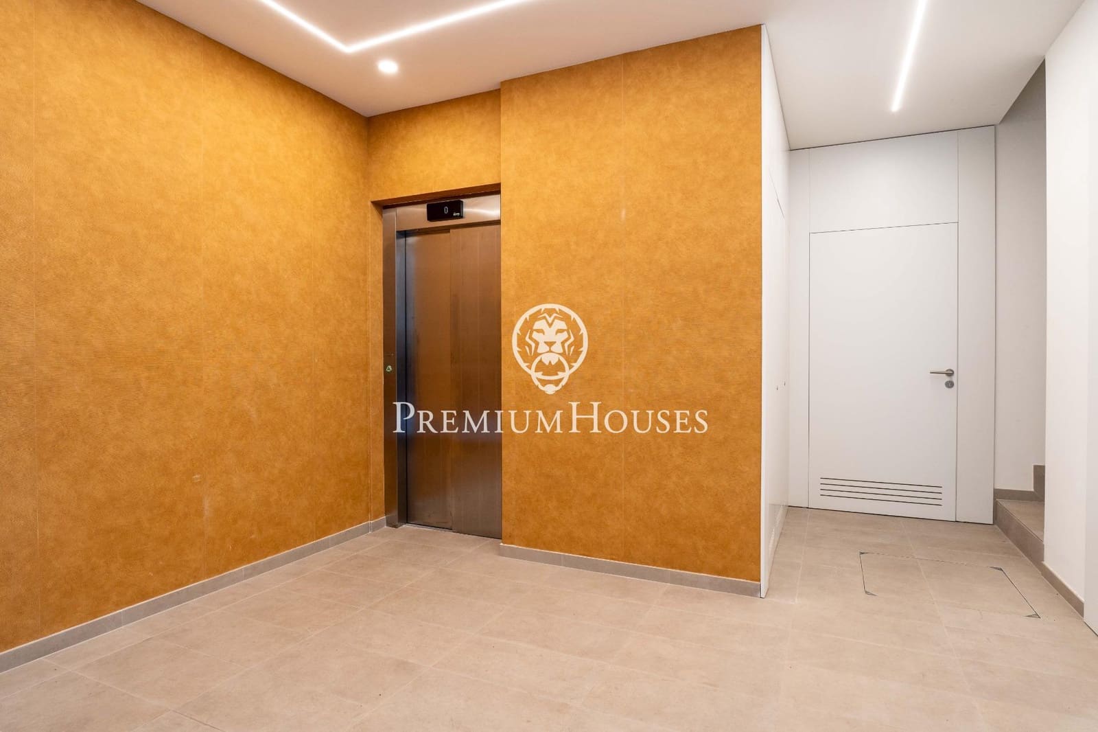 4 bedroom Penthouse for sale in Vilanova i la Geltru with pool - € 795,000 (Ref: 9536101)