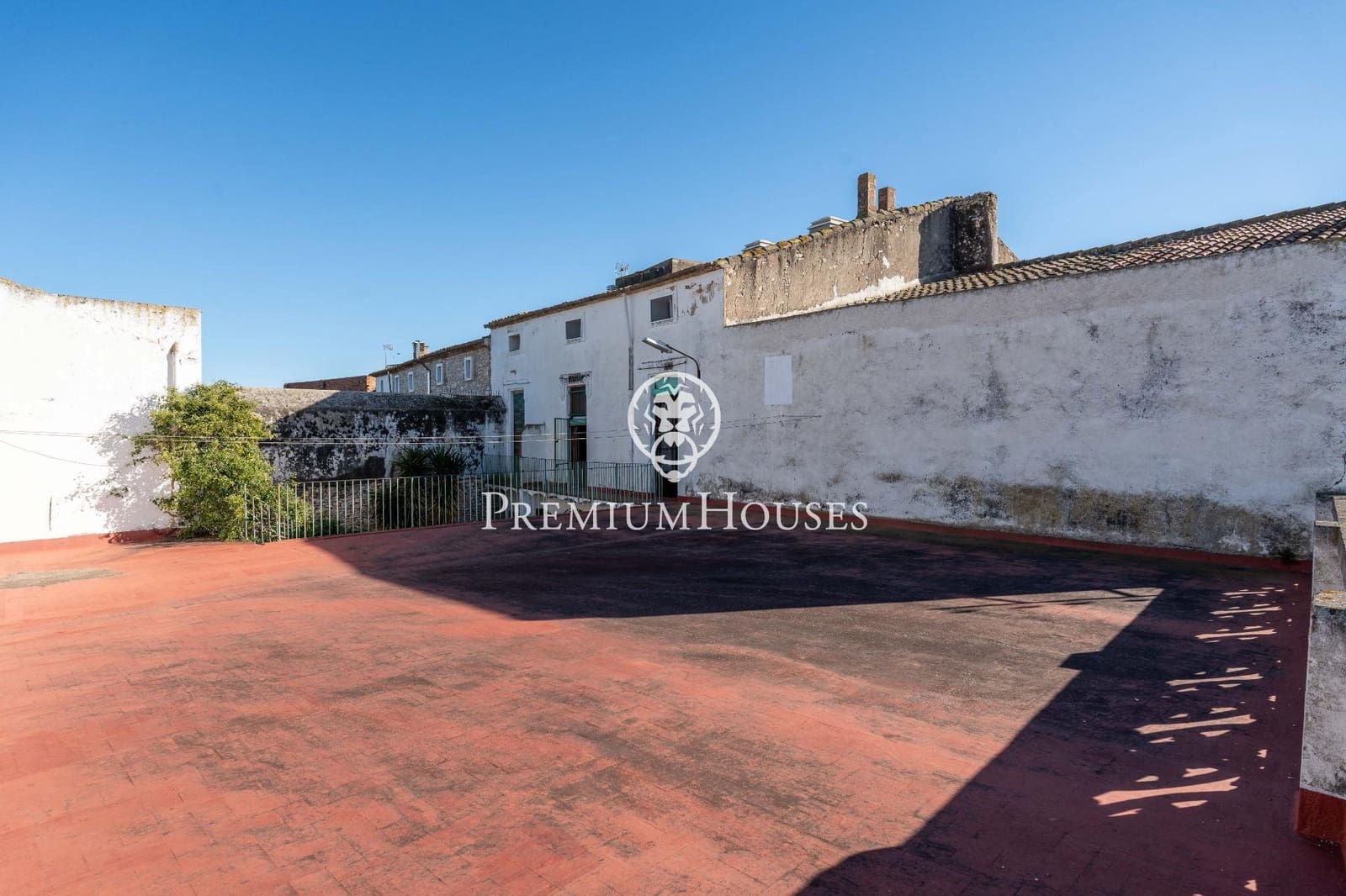 3 bedroom Townhouse for sale in La Secuita with garage - € 400,000 (Ref: 9548441)